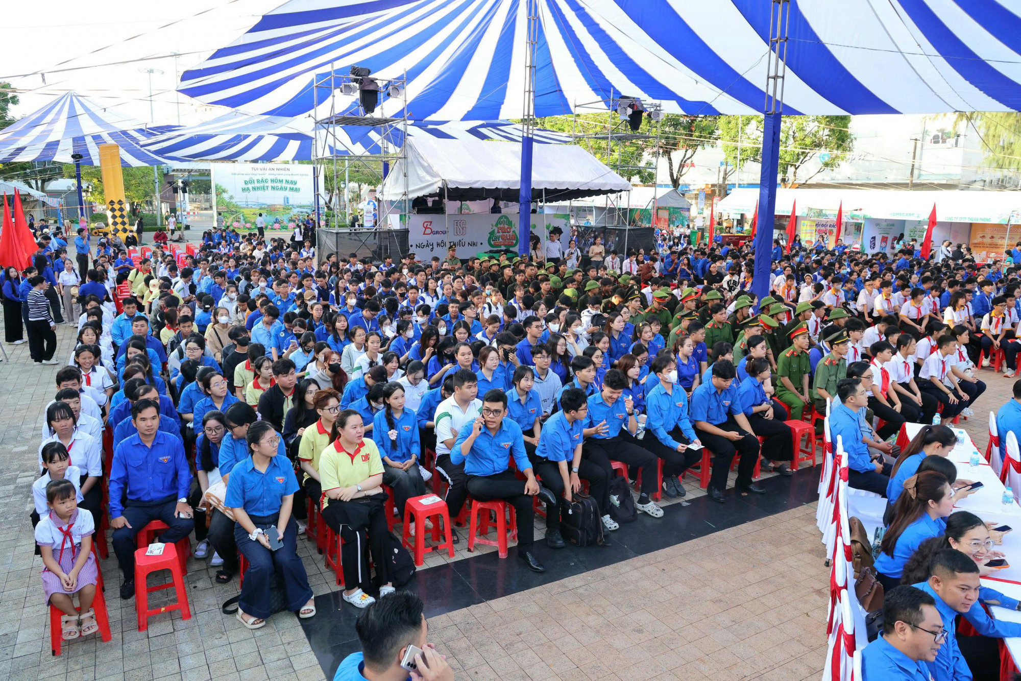 Quang cảnh Ngày hội “Thiếu nhi tham gia bảo vệ môi trường - Đổi rác lấy quà” lần thứ 6 với chủ đề “Đổi rác hôm nay - Hạ nhiệt ngày mai” - Ảnh: Agribank