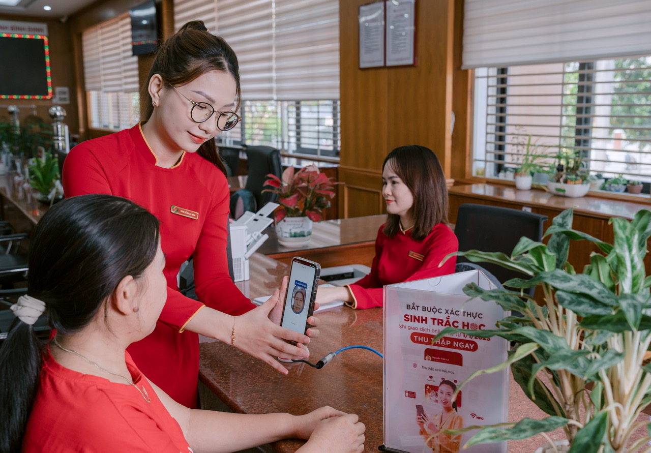 Agribank - Dòng vốn bền bỉ, điểm tựa vững chắc cho người dân và doanh nghiệp Agribank xây dựng hệ sinh thái ngân hàng số đồng bộ, hướng tới mô hình ngân hàng hiện đại, lấy khách hàng làm trung tâm - Ảnh: Agribank