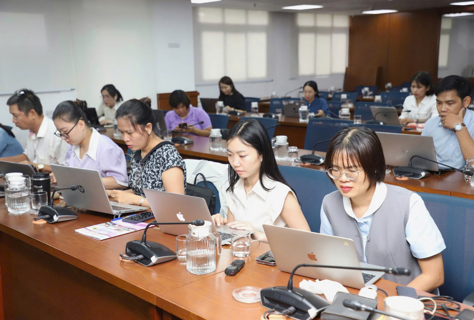  Phóng viên các cơ quan báo chí tác nghiệp tại Đại hội đại biểu Đảng bộ TPHCM lần thứ I, nhiệm kỳ 2025 – 2030, góp phần tích cực lan tỏa thông tin về đại hội đến với nhân dân trên cả nước - Ảnh: Thanh TÂM