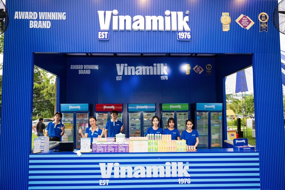 Không gian trải nghiệm với nhiều sản phẩm dinh dưỡng đa dạng của Vinamilk sẵn sàng chào đón các bé cùng các bậc phụ huynh tại ngày hội “Phú Mỹ Hưng hướng về trẻ em” - Ảnh: Vi Nam