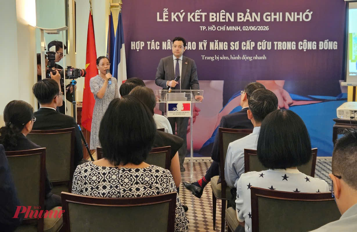 Ông Etienne Ranaivoson - Tổng Lãnh sự Pháp tại TPHCM phát biểu tại chương trình, ảnh Phạm An