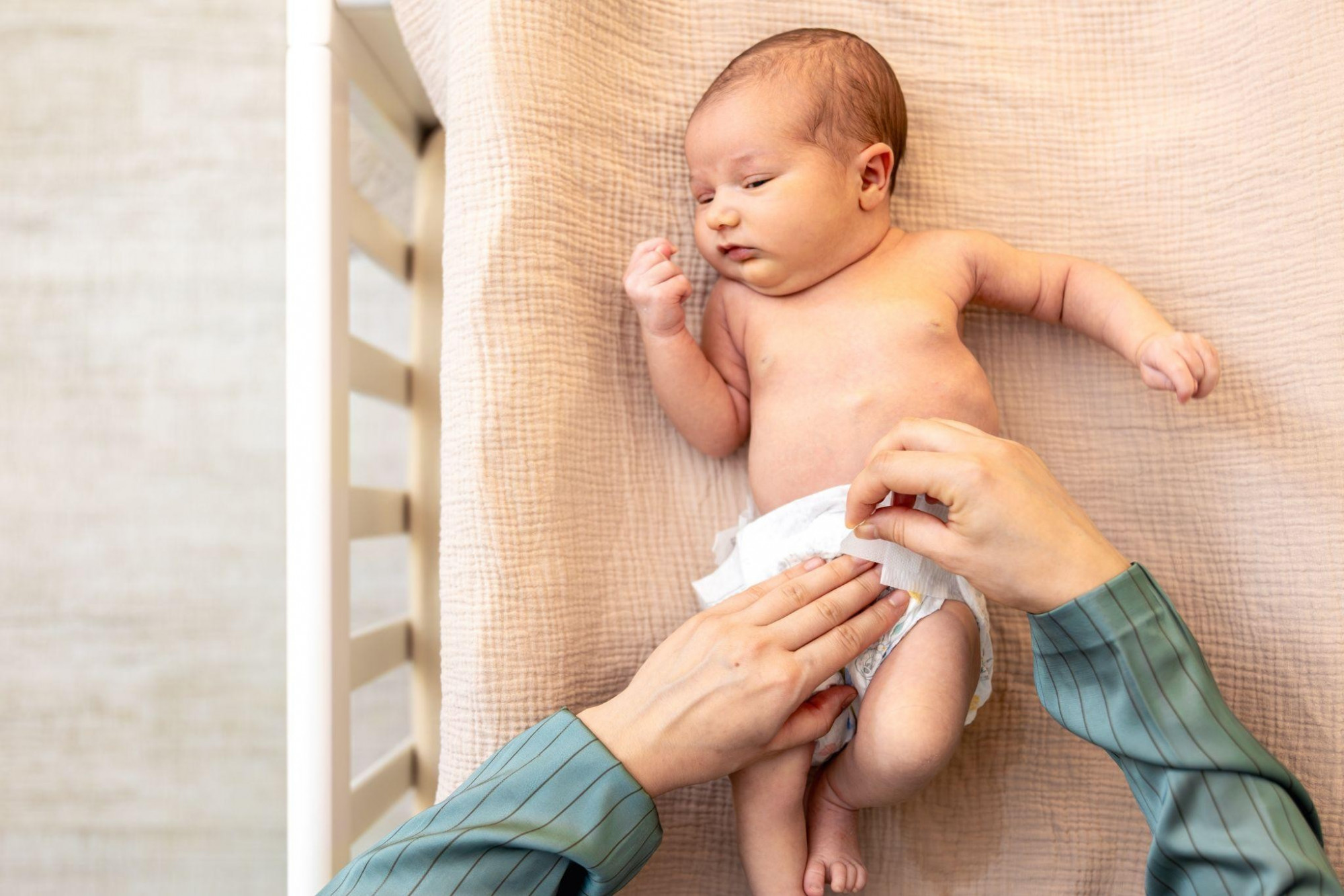 Mẹ nên mua tã size Newborn cho các em bé sơ sinh - Ảnh: Animo
