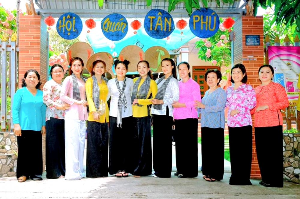 Chị em phụ nữ xã Tân Phú, tỉnh Vĩnh Long tham gia “mô hình hội quán”, giúp nhau phát triển kinh tế, xây dựng nông thôn mới