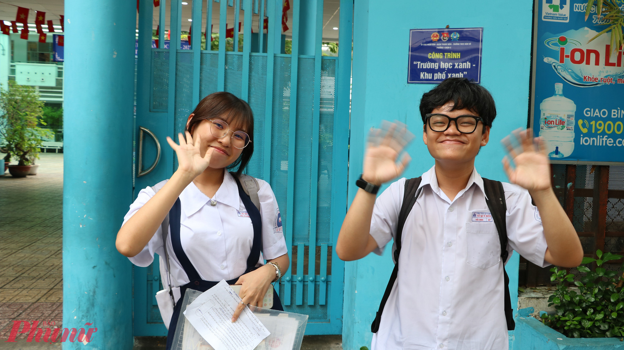 Tạm biệt kỳ thi căng thẳng để tận hưởng mùa hè - Ảnh: Trang Thư