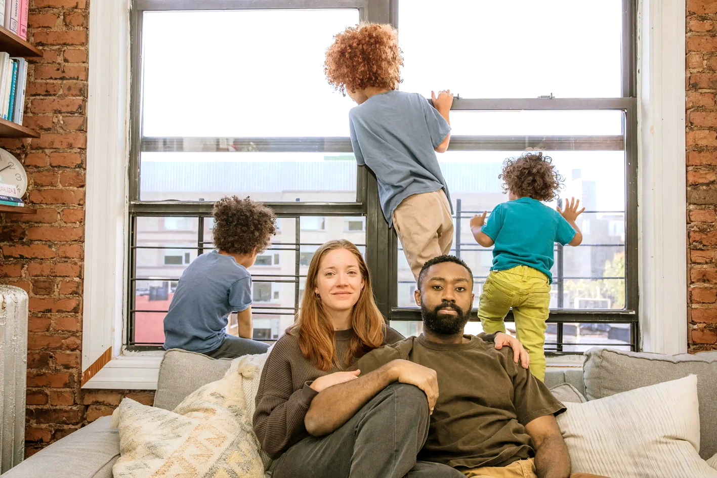 Một gia đình với 3 cậu con trai trong căn hộ tại khu Washington Heights, New York (Mỹ) - Nguồn ảnh: The NY Times