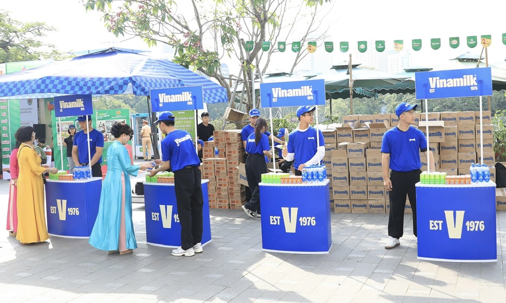 Các điểm trao tặng sản phẩm dinh dưỡng của Vinamilk sẵn sàng phục vụ người dân và các lực lượng Công an nhân dân tham gia các hoạt động trong khuôn khổ chương trình - Ảnh: Vi Nam