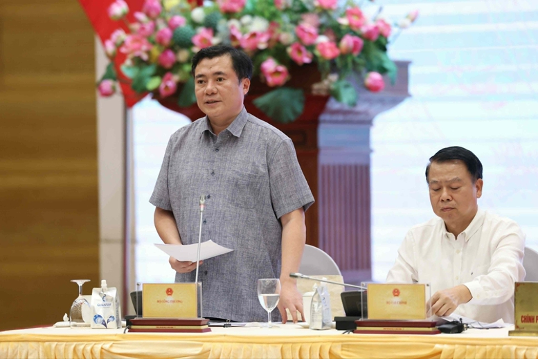 Thứ trưởng Bộ Công Thương Nguyễn Sinh Nhật Tân giải đáp những nội dung liên quan đến việc áp dụng xăng E10 từ ngày 1/6 - Ảnh: 