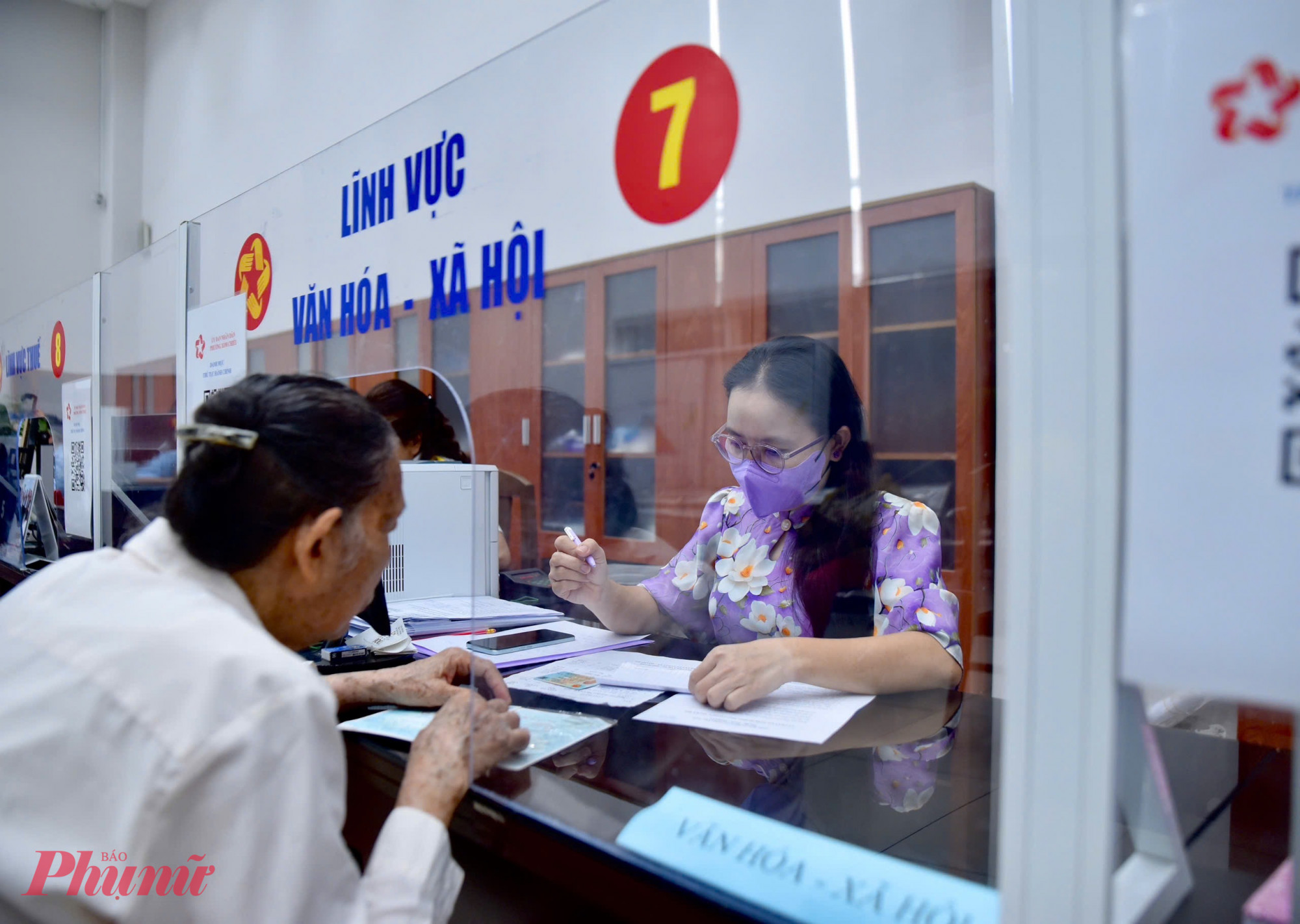 Không còn phụ thuộc vào sự hiện diện tại công sở, bộ máy hành chính TP.HCM được định hướng vận hành dựa trên hiệu suất, dữ liệu thời gian thực và khả năng phục vụ người dân mọi lúc, mọi nơi - Ảnh: Thanh Tâm