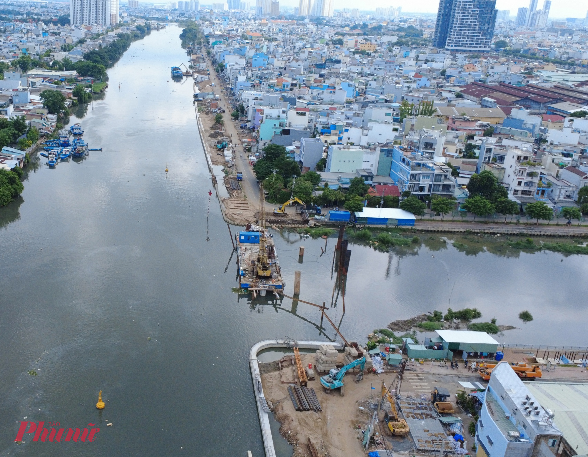 Dự án cũng mở rộng hai tuyến đường Hoài Thanh và Nguyễn Duy sẽ được mở rộng lên 20 m, kết hợp xây dựng hệ thống thoát nước, chiếu sáng, cây xanh và cảnh quan đô thị.