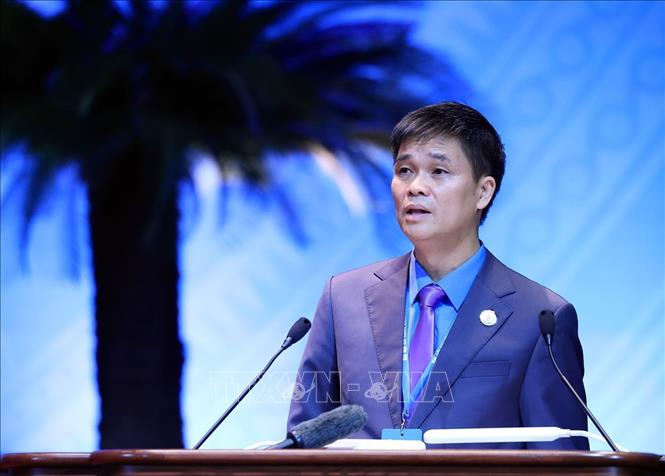 Đồng chí Ngọ Duy Hiểu, Phó Chủ tịch Thường trực Tổng Liên đoàn lao động Việt Nam trình bày Báo cáo tổng hợp kiến nghị của đoàn viên, người lao động và tổ chức Công đoàn với Đảng, Nhà nước. Ảnh: Tuấn Anh/TTXVN