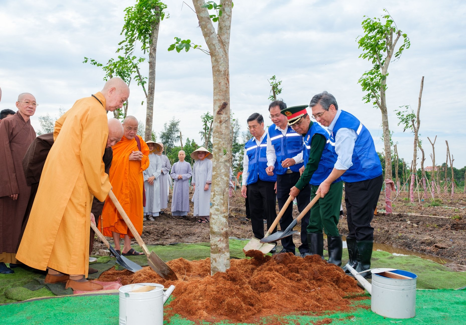 Ông Nguyễn Phước Lộc và Đại lão Hòa thượng 