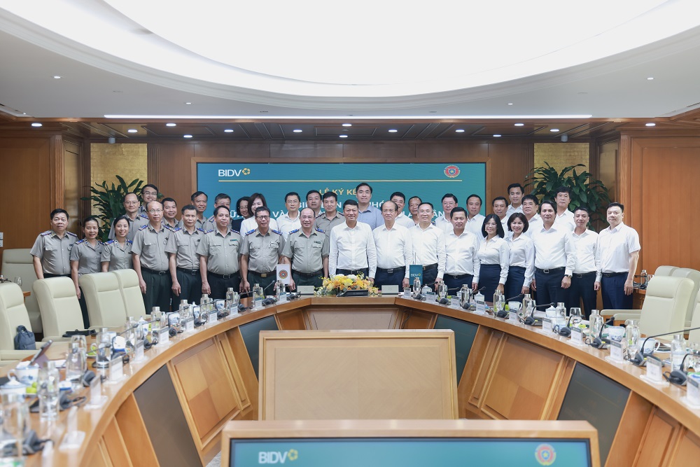 Đại diện BIDV và Cục Quản lý Thi hành án dân sự - Bộ Tư pháp đã ký kết biên bản ghi nhớ  - Ảnh: BIDV