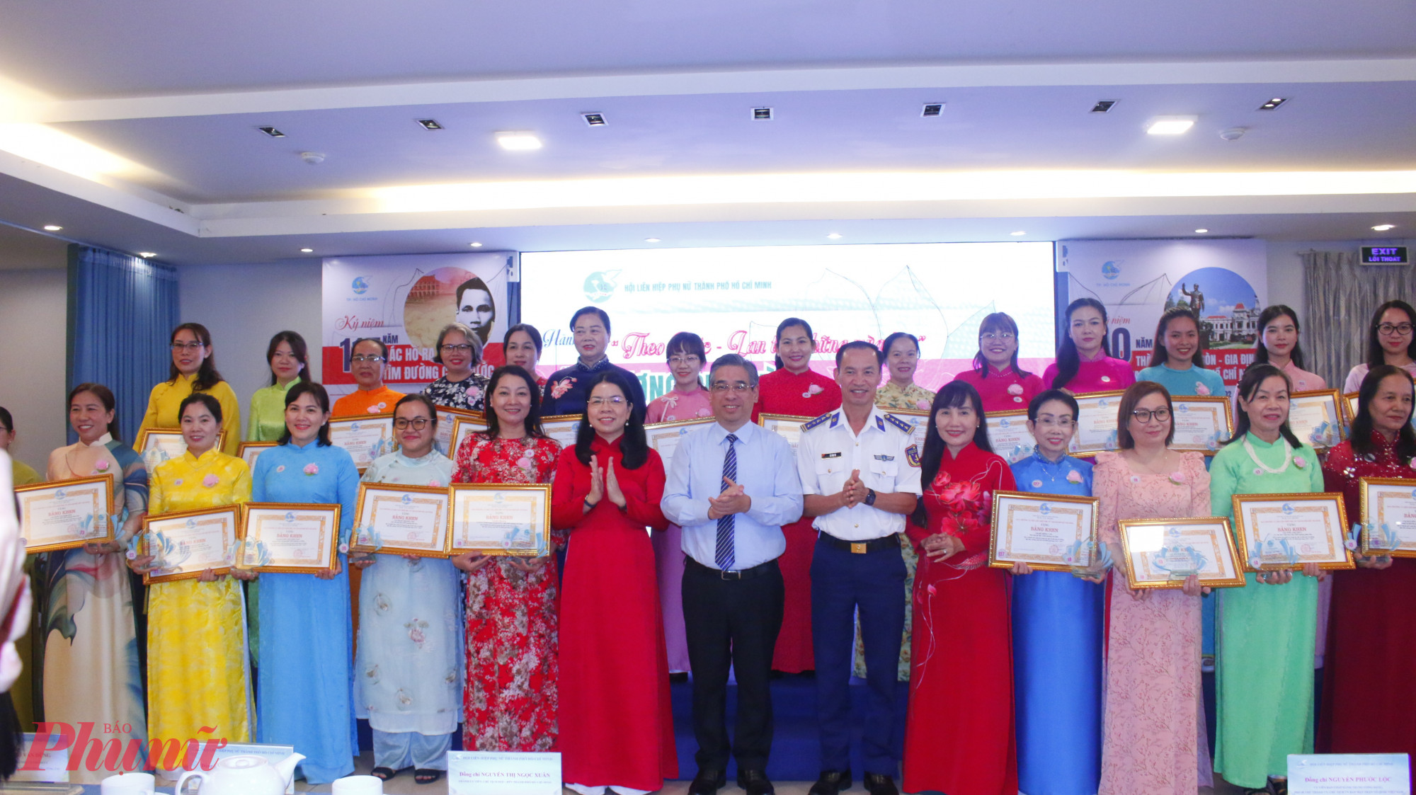 Các gương điển hình học tập và làm theo tư tưởng, đạo đức, phong cách Hồ Chí Minh.