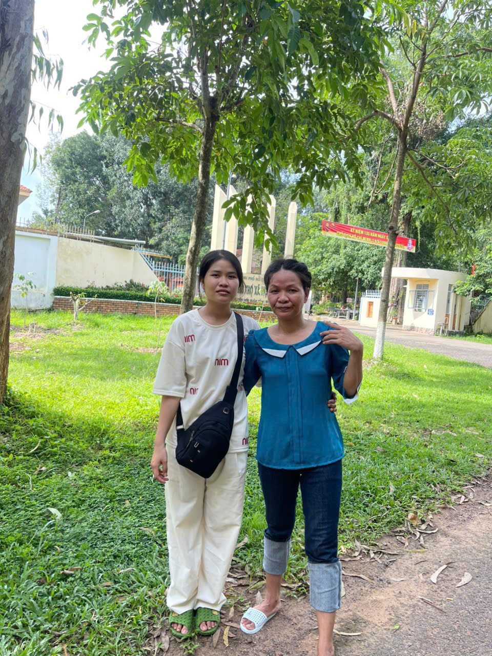  Sau ba tháng ròng tìm kiếm, em Nguyễn Thị Hương đã may mắn gặp được mẹ tại Trung tâm Bảo trợ xã hội Tân Hiệp - Ảnh do nhân vật cung cấp