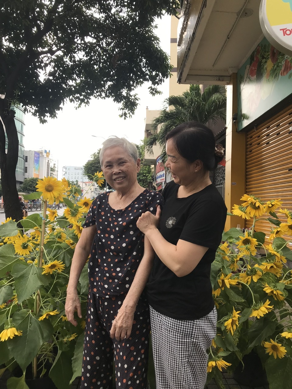 Chị Nguyễn Thủy khát khao thấy lại được nụ cười ngày xưa của má - Ảnh do nhân vật cung cấp