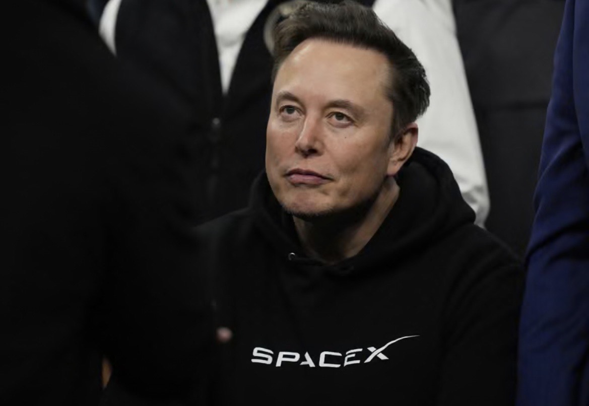 SpaceX chuẩn bị lên sàn, Elon Musk tiến sát cột mốc 1.000 tỷ USD - Ảnh: Matt Rourke