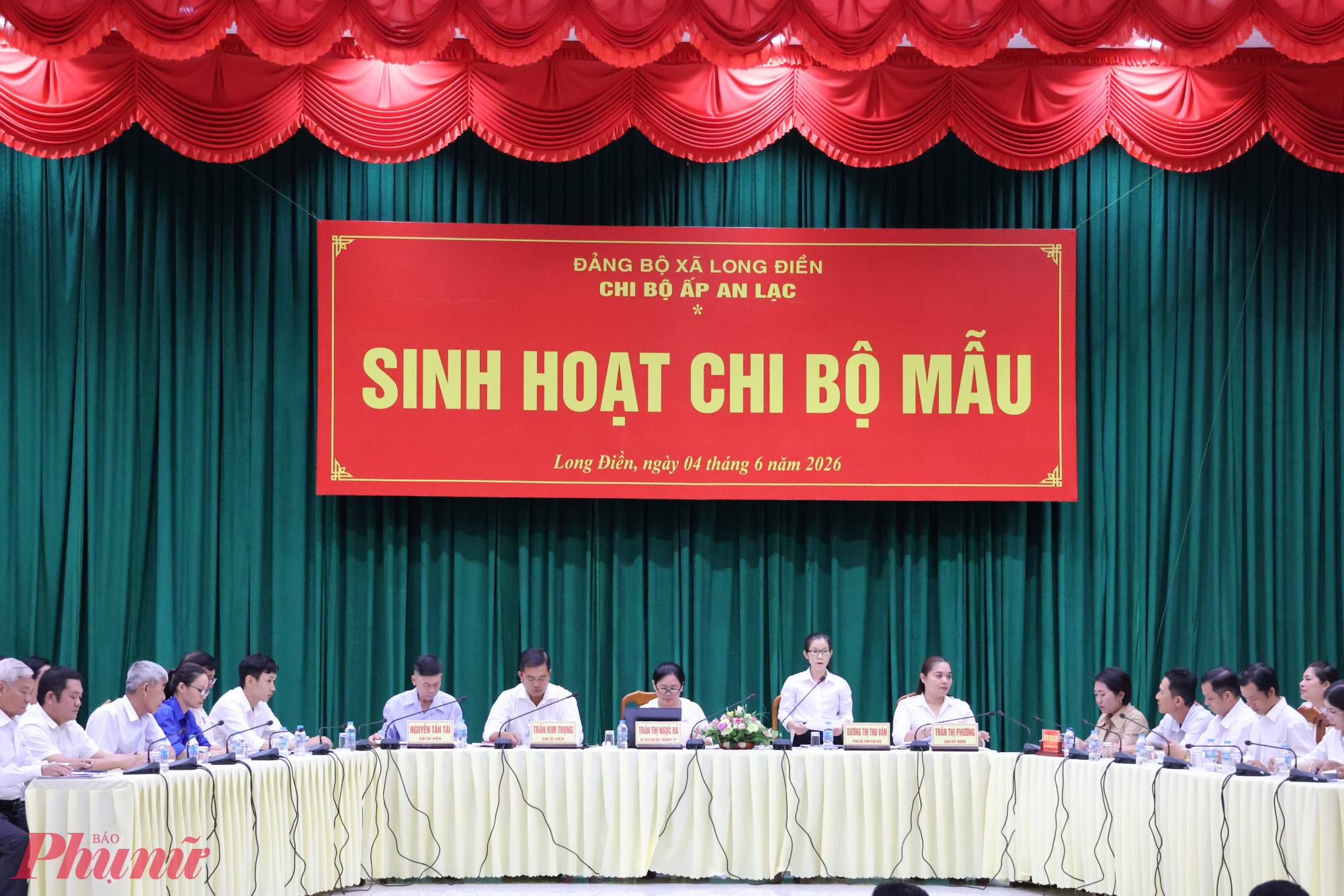 Chi bộ ấp An Lạc được chọn tổ chức thí điểm sinh hoạt chi bộ thường kỳ và sinh hoạt chuyên đề mẫu để các đơn vị tham khảo, học tập - Ảnh: Thanh Tâm