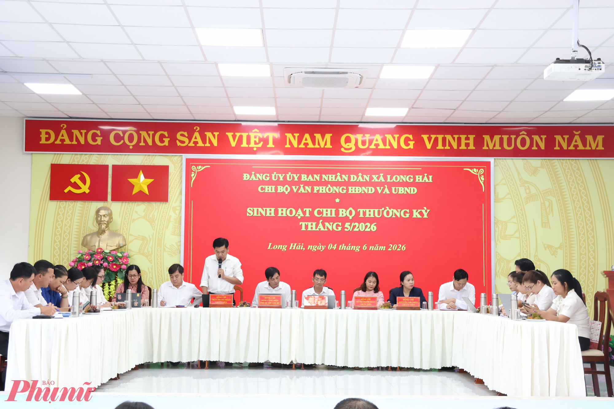 Sinh hoạt chi bộ thường kỳ tháng 5/2026 tại xã Long Hải - Ảnh: Thanh Tâm