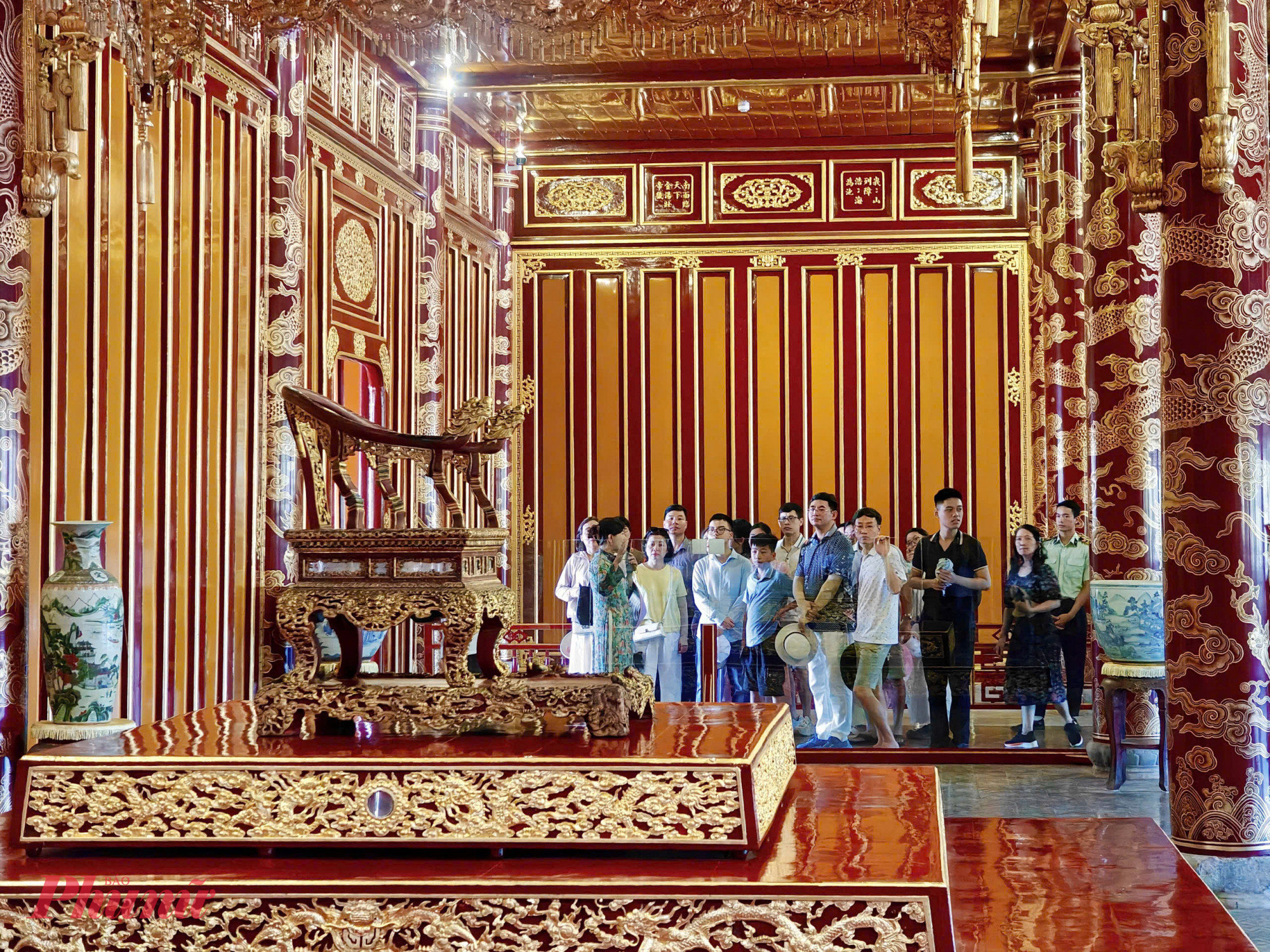 việc phục chế Bảo vật quốc gia “Ngai vua Triều Nguyễn” được thực hiện nghiêm túc, thận trọng, đúng quy định pháp luật