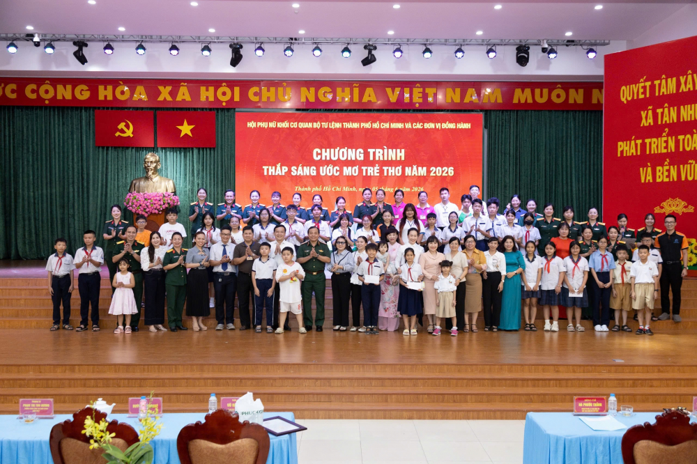 Hội Phụ nữ khối Cơ quan Bộ Tư lệnh TPHCM tổ chức chương trình “Thắp sáng ước mơ trẻ thơ”