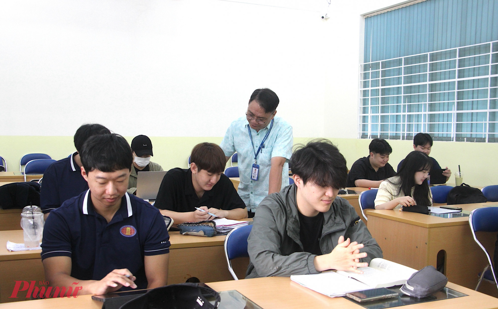 dự thảo là lần đầu tiên xây dựng hệ thống quy định riêng về mã số, chuẩn nghề nghiệp, bố trí vào bậc nghề nghiệp và xếp lương đối với giảng viên trường chính trị, giảng viên đào tạo, bồi dưỡng - Ảnh: N.L