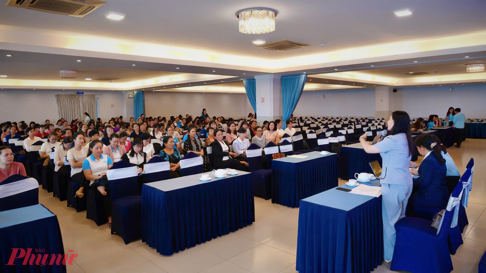 Hội nghị có sự tham dự của bà Nguyễn Thị Ngọc Xuân – Thành ủy viên, Chủ tịch Hội LHPN TPHCM cùng các chị Thường trực, các chị Ủy viên Ban Thường vụ và hơn 300 cán bộ, hội viên phụ nữ. 