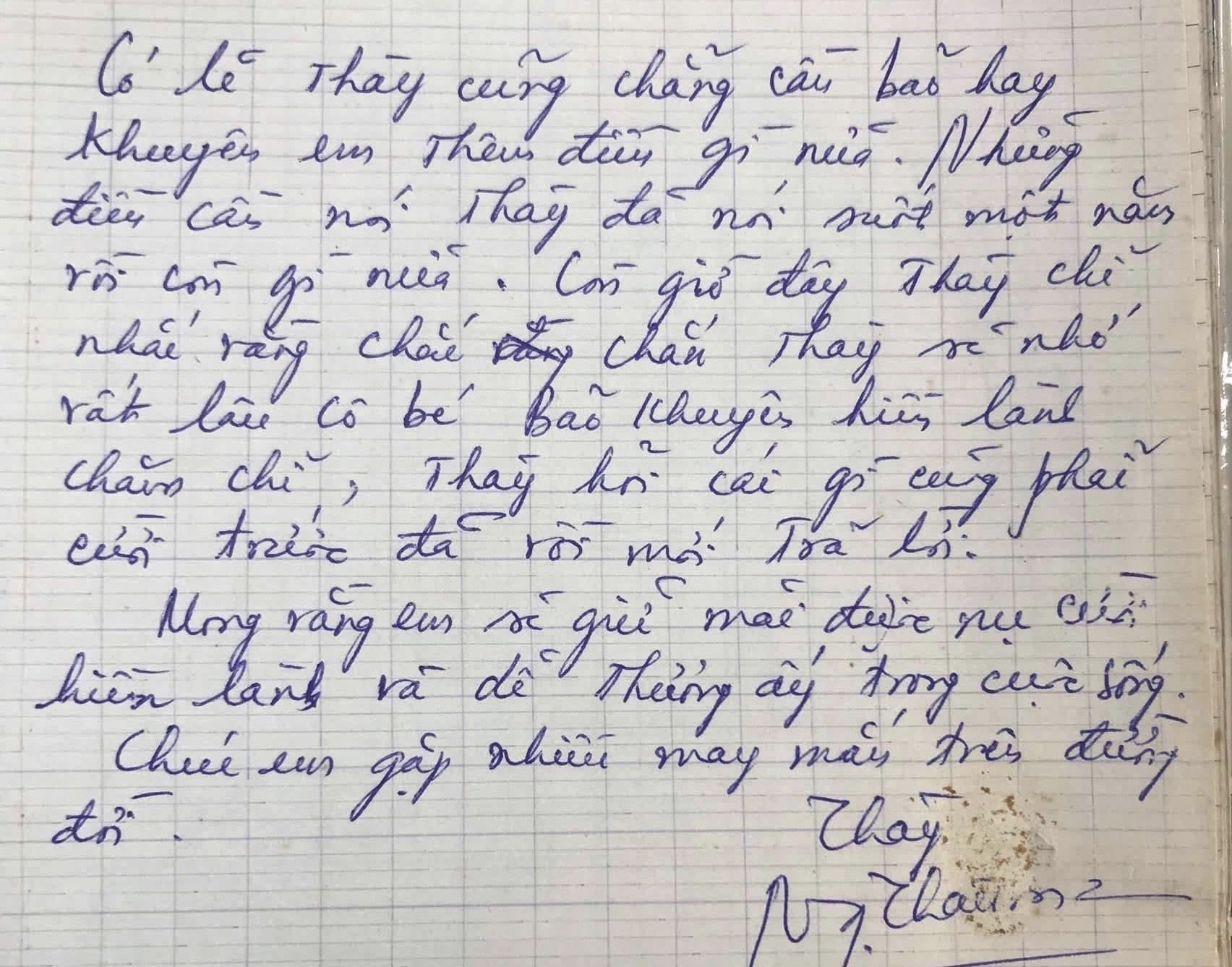 Đôi dòng lưu bút giản dị, đôi khi lại có giá trị rất nhiều trên đường đời - Ảnh Triệu Vẽ