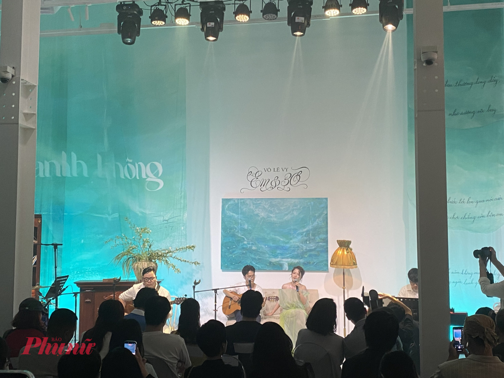 Tại sự kiện, Võ Lê Vy đã trình diễn nhiều ca khúc trong album mới như: Quên em đi, Tháng năm ở lại