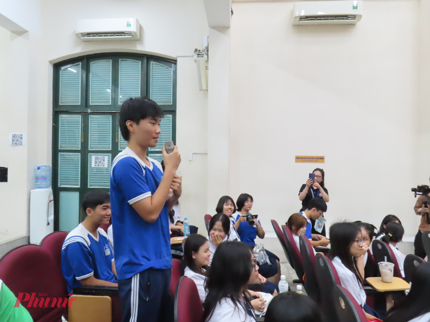 Học sinh hào hứng đặt câu hỏi giao lưu với các đạo diễn 