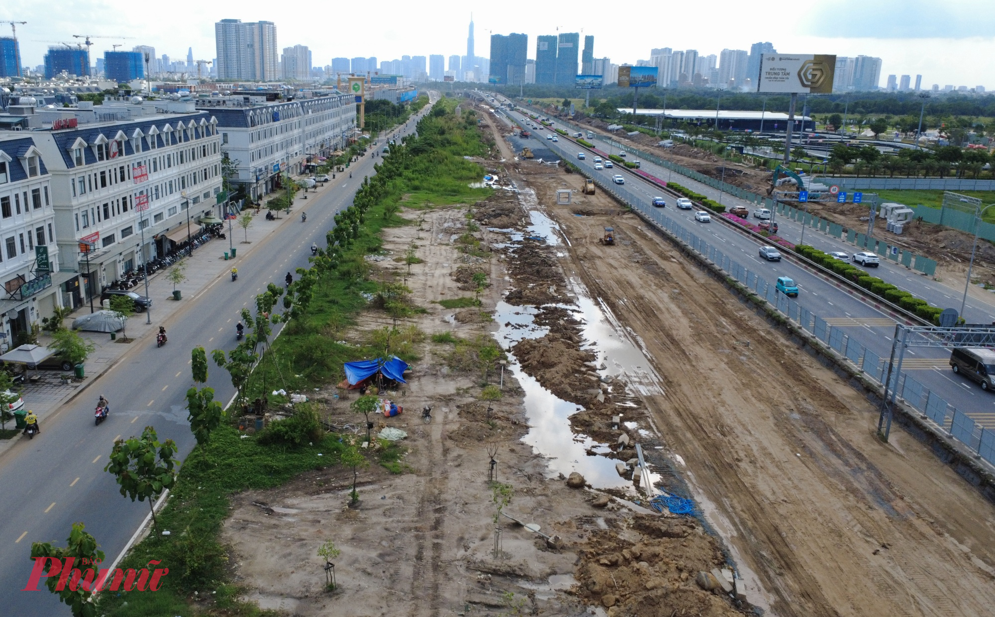 Tuyến đường sắt đi dọc theo đường dẫn cao tốc TPHCM - Long Thành - Ảnh: Nguyễn Văn