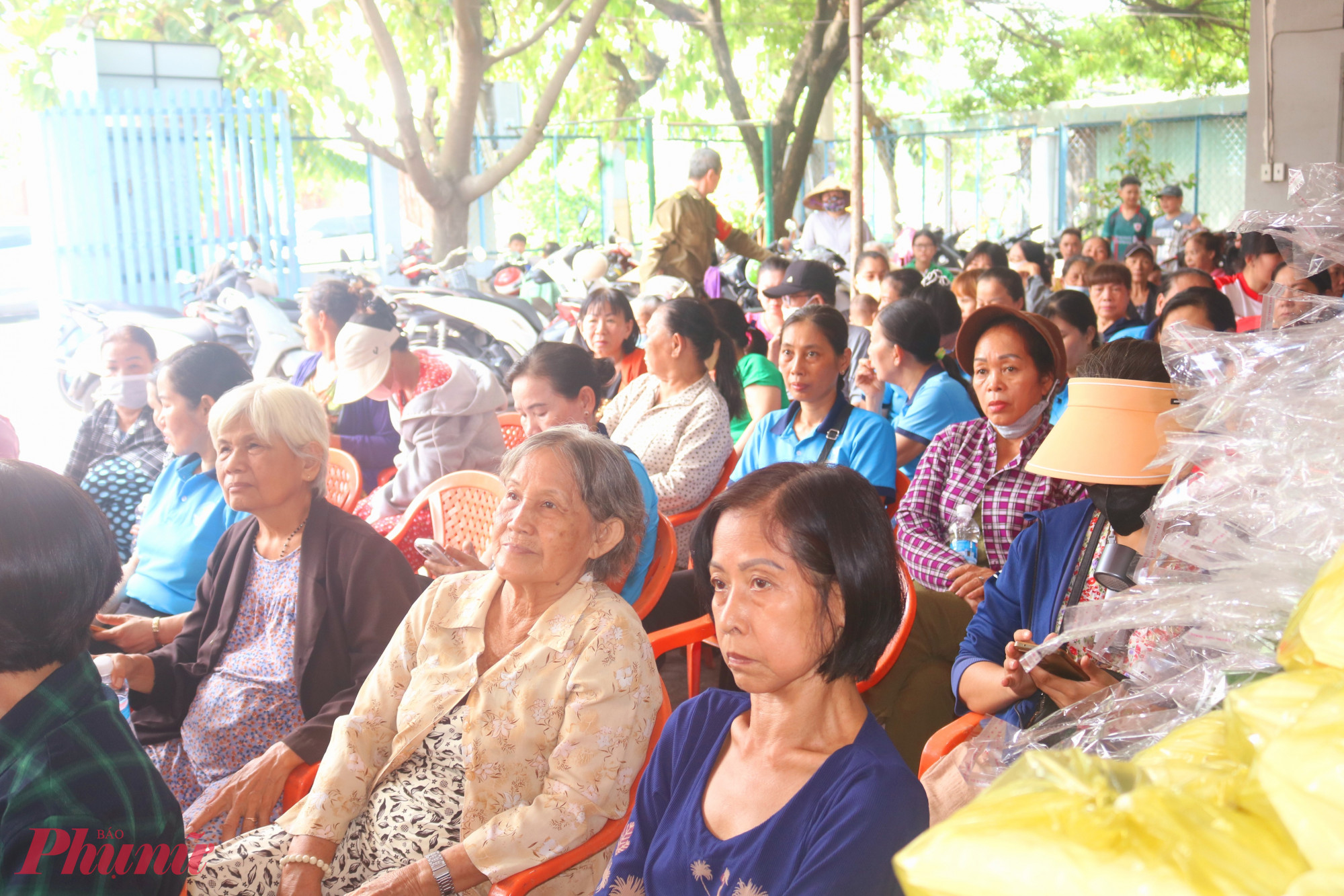 Có 100 dì, chị dự nghe tuyên truyền về tác hại của ma túy - Ảnh: Thảo Nguyên