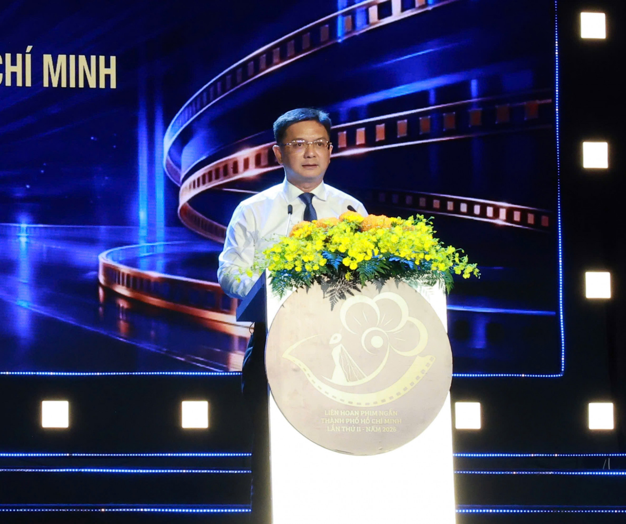 Thảm đỏ trẻ trung và không gian nghệ thuật đường phố trong đêm khai mạc Liên hoan phim ngắn TPHCM lần thứ II Nguyễn Mạnh Cường - Ủy viên dự khuyết Trung ương Đảng, Ủy viên Ban Thường vụ Thành ủy, Phó Chủ tịch UBND TP.HCM phát biểu tại lễ khai mạc (Ảnh: Hồng Nga)