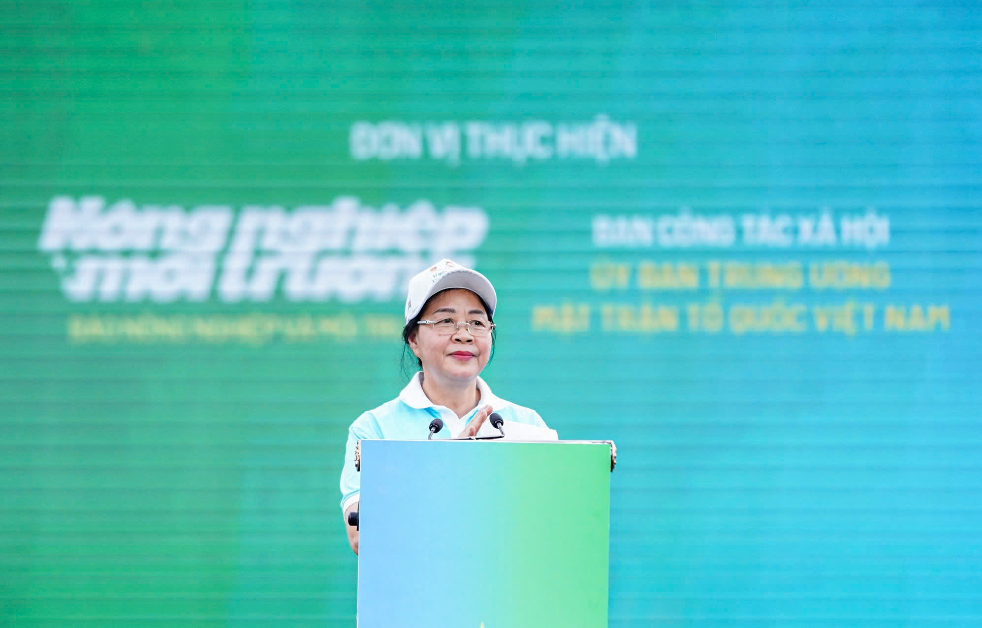 Bà Bùi Thị Minh Hoài kêu gọi toàn dân chung tay bảo vệ môi trường - Ảnh: Khánh Trung