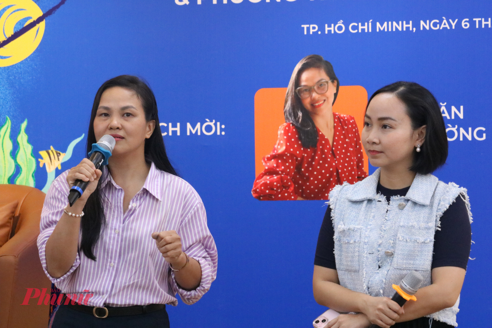 Tác giả Cát Tường (trái) và Mai Anh Đoàn (phải) chia sẻ những kinh nghiệm của mình khi viết sách thiếu nhi
