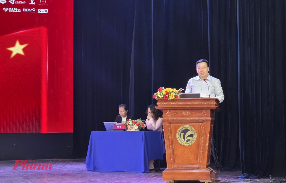 TS. Nguyễn Anh Vũ, tổng biên tập báo Văn hóa, phát biểu đề dẫn, quán triệt tinh thần Nghị quyết 80-NQ/TW của