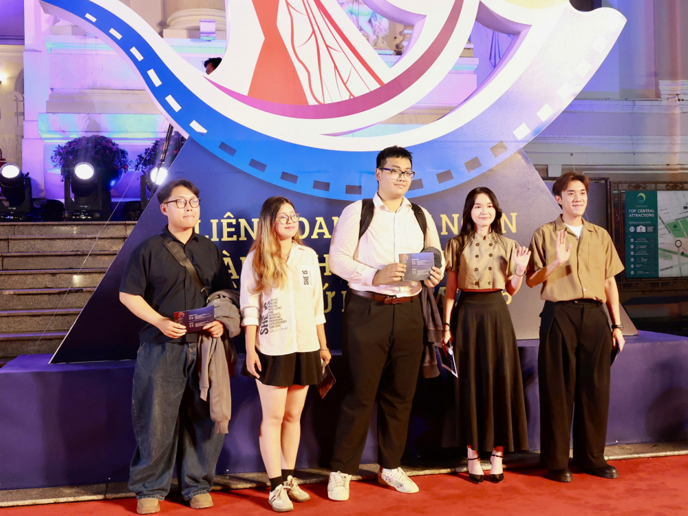Liên hoan phim ngắn TPHCM lần thứ hai: Mở đường cho điện ảnh trẻ Ê kíp của Liên hoan phim ngắn TPHCM lần thứ hai đều là những người trẻ - ẢNH: HỒNG NGA