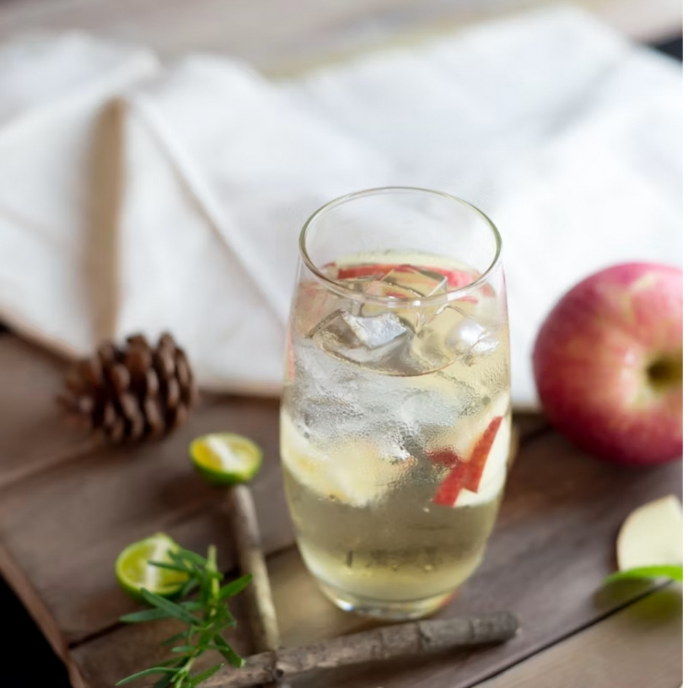 Giấm táo và quế giúp detox cơ thể - Ảnh: @Unsplash.