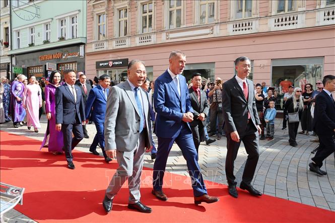 Thủ tướng Cộng hòa Séc Andrej Babiš xuất hiện tại đêm chung kết 