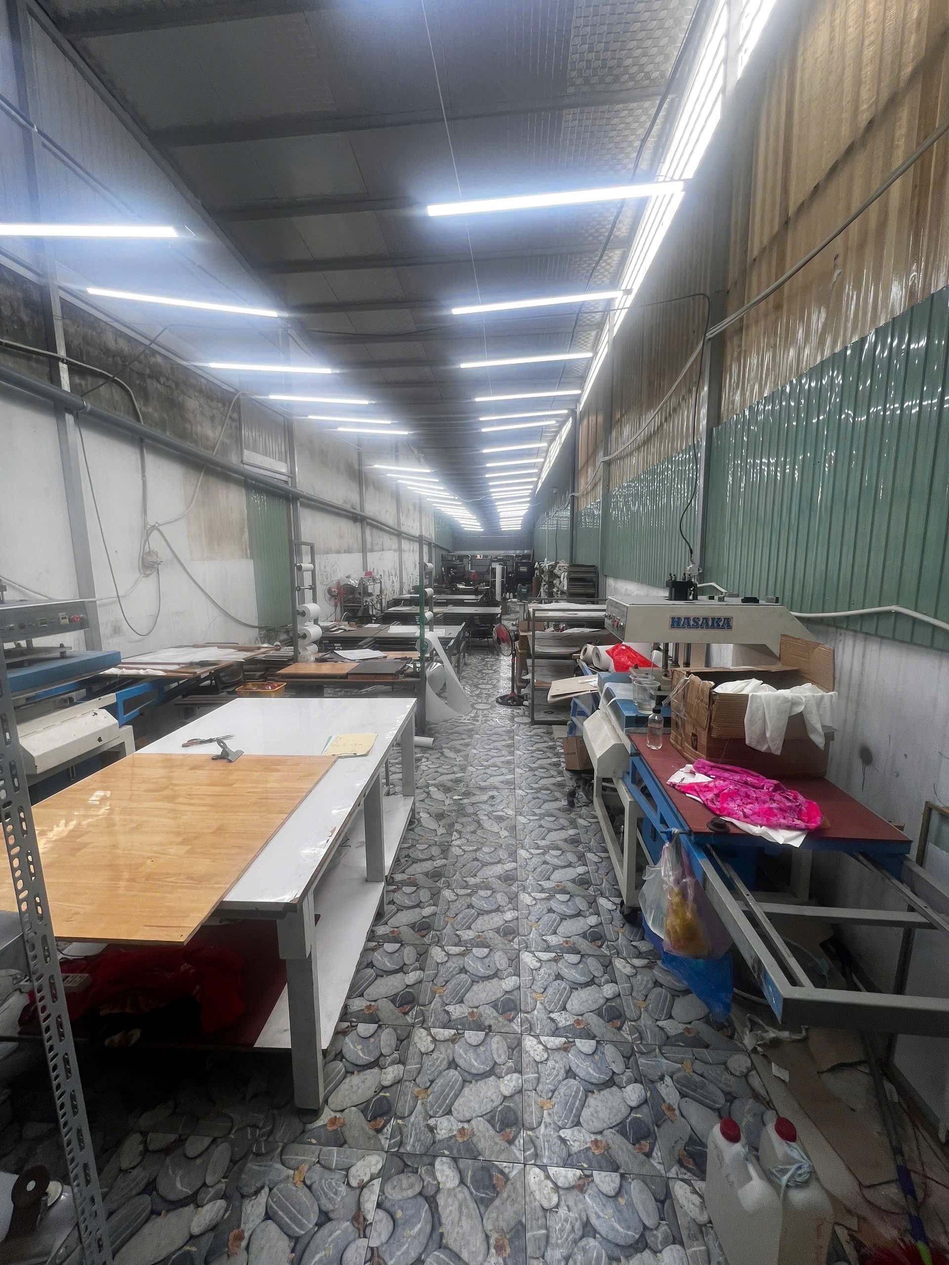Bên trong xướng sản xuất của Ngọc. Ảnh: CACC
