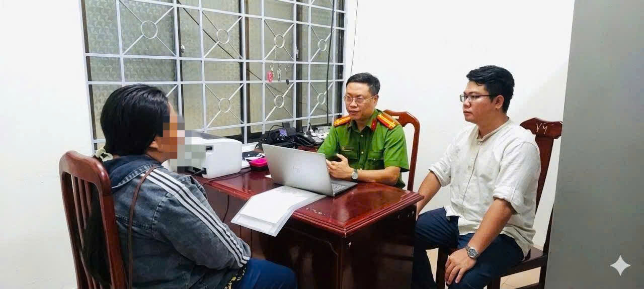 Thương làm việc với công an. Ảnh: CACC