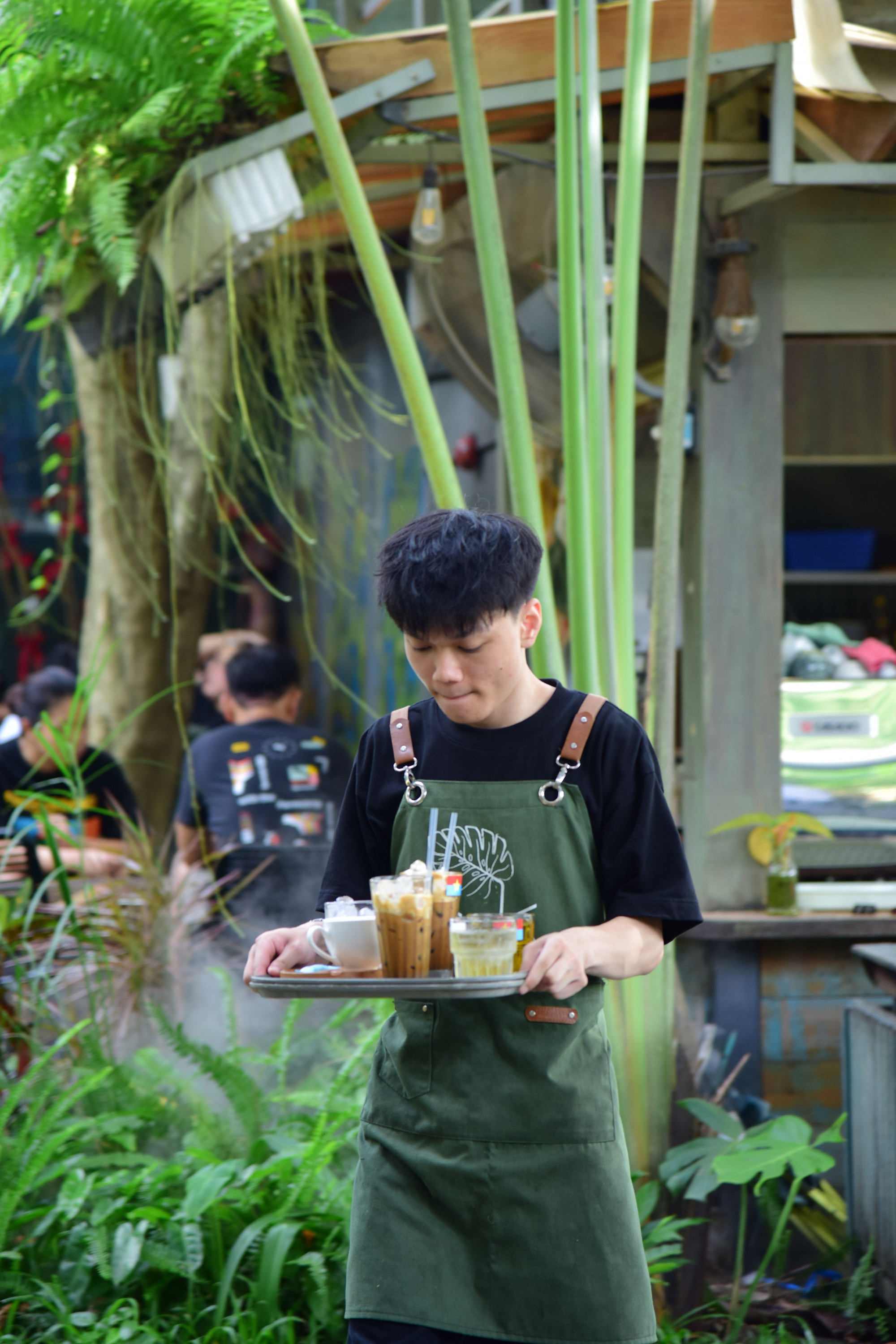 Con nói sẽ đi làm phục vụ quán cà-phê - Ảnh minh họa Pexels