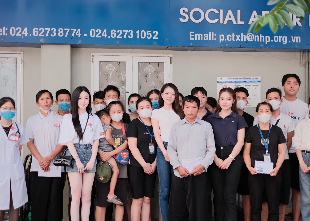 Hành động trích một phần thu nhập sau các phiên live thành công để mang đến sự hỗ trợ thiết thực cho các hoàn cảnh khó khăn tại bệnh viện thể hiện trách nhiệm xã hội của người trẻ - Ảnh: nhân vật cung cấp
