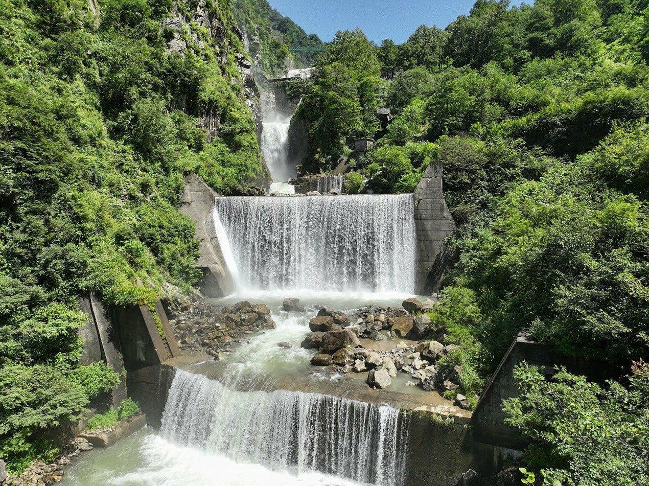 Đập chống sạt lở ở miệng núi lửa Tateyama ở tỉnh Toyama - Ảnh: Kyodo