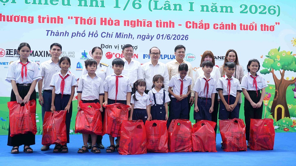 Các em nhỏ phường Thới Hòa - TPHCM trong ngày hội của tuổi thơ - Ảnh: THP