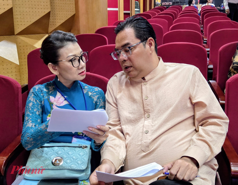 NSND Mỹ Uyên - giám đốc nhà hát Kịch sân khấu Nhỏ 5B và NSƯT Nguyên Đạt - giám đốc Sân khấu Sen Việt