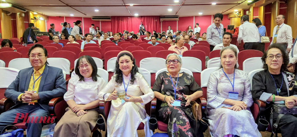 NSND Thanh Tuấn, Phó trưởng Ban Tuyên giáo và Dân vận Thành ủy TPHCM Đinh Thị Thanh Thủy, NSND Kim Cương, NSND Kim Xuân