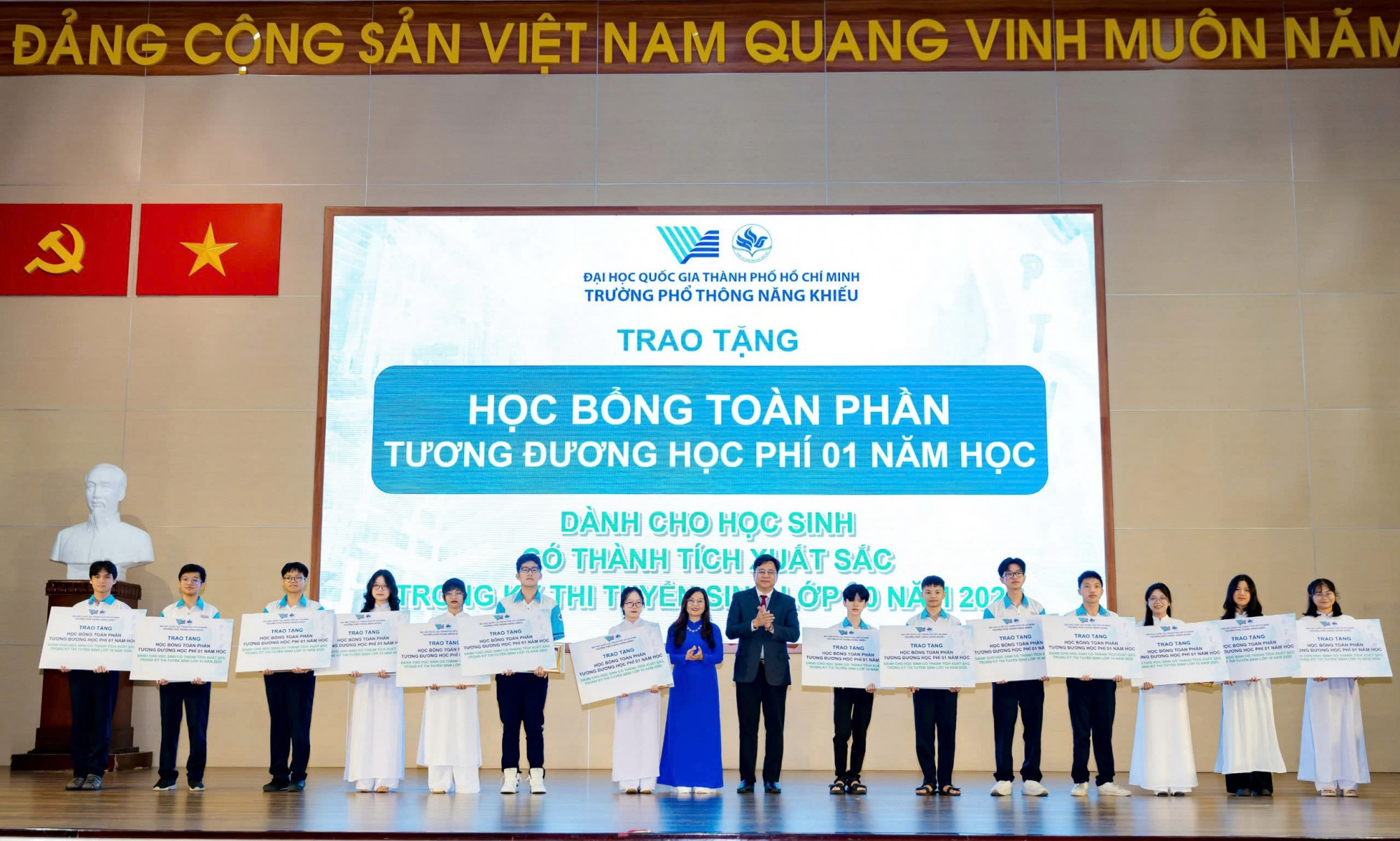 Đại học Quốc gia TPHCM cấp học bổng toàn phần cho học sinh Trường Phổ thông Năng khiếu