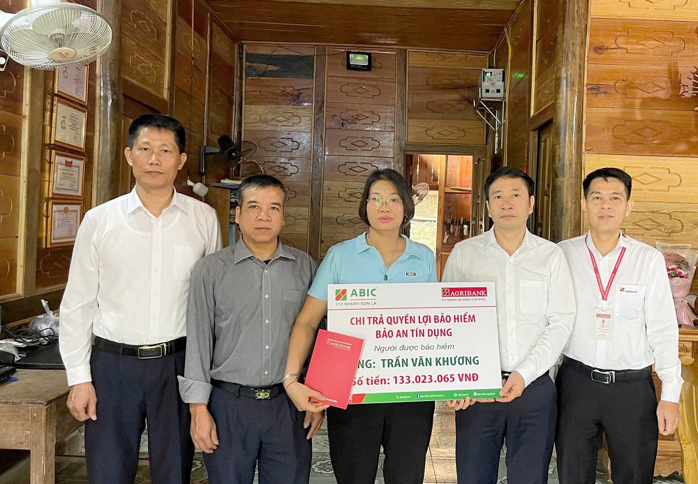 Khi rủi ro xảy ra người dân không còn mang nợ ngân hàng nhờ tham gia Bảo an tín dụng của Bảo hiểm Agribank - Ảnh: Agribank