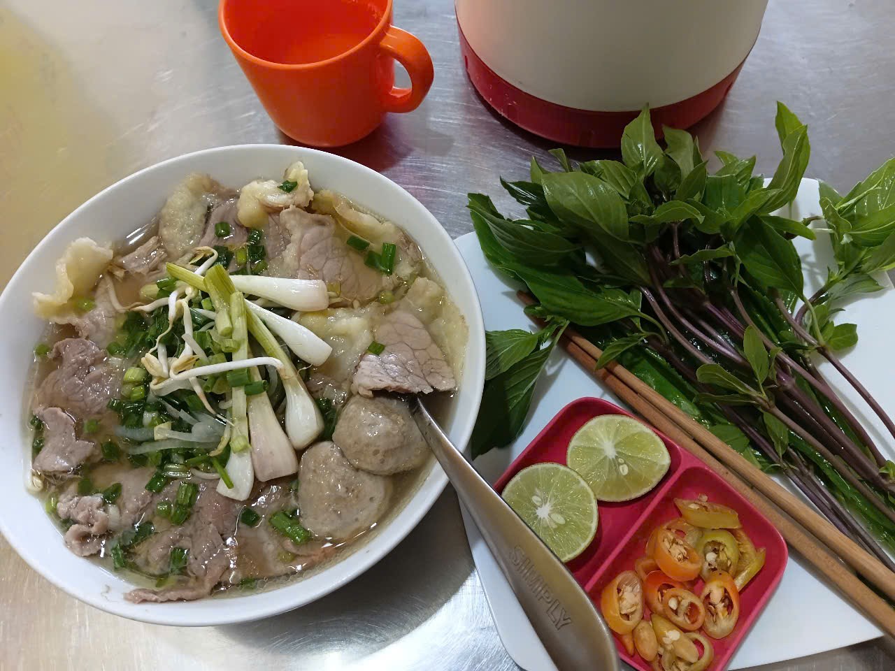 Tô phở thập cẩm - Ảnh Cao Hy