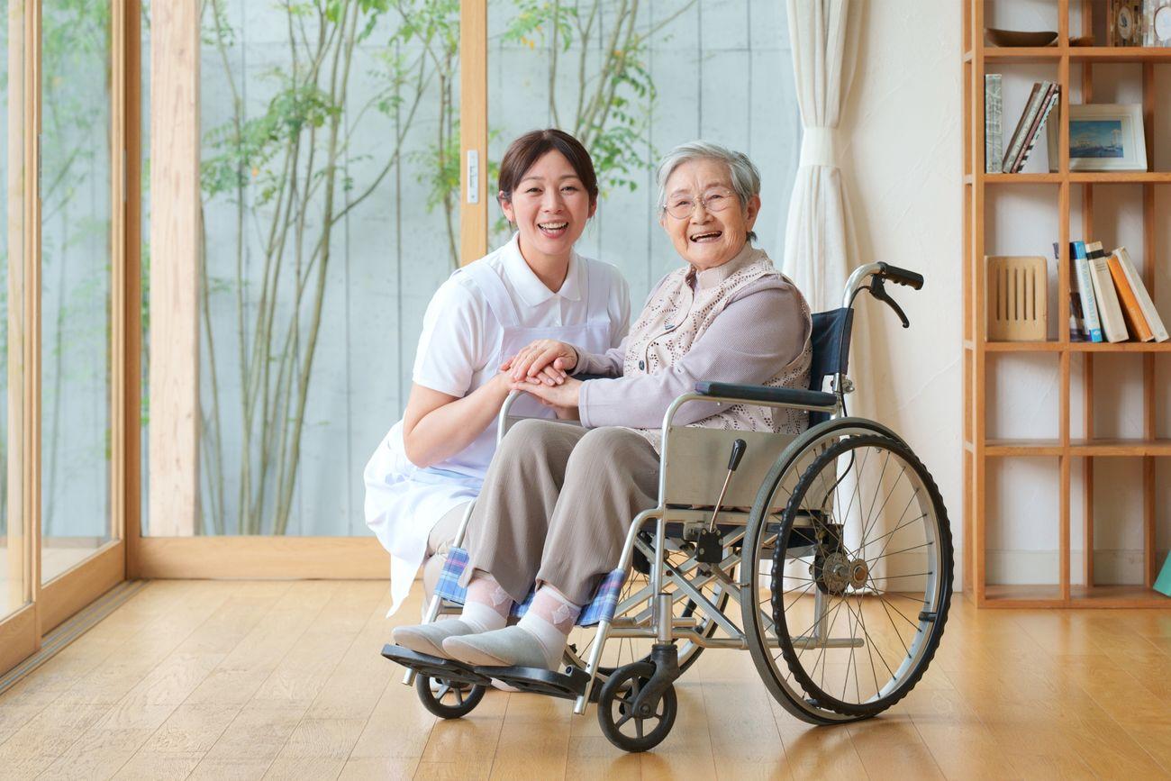 Không chỉ người trẻ, người cao tuổi cũng đang trở thành nhóm khách hàng quan trọng của các dịch vụ đồng hành tại nhiều quốc gia châu Á khi quy mô gia đình ngày càng thu hẹp - Ảnh: seniorhome-mado